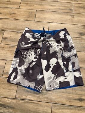 Vintage Quiksilver Mens Size 34 Camo Cargo Y2K Surf Boardshorts 11 Inch Inseam